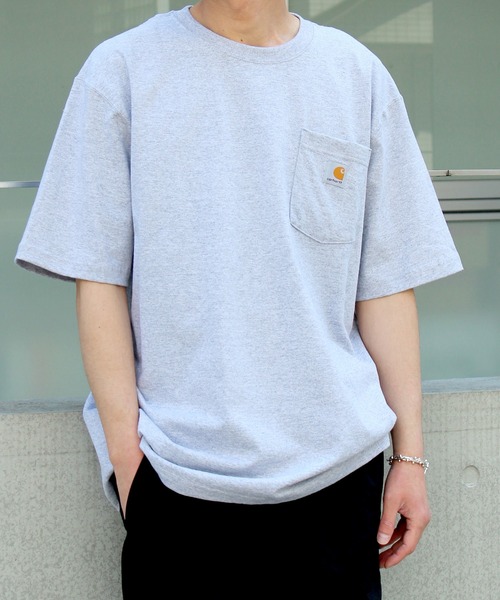 Carhartt（カーハート）の「【carhartt】カーハート Workwear 1/2-Sleeve T-Shirts ビッグシルエット ポケット半袖 ロゴ Tシャツ トップス K87（Tシャツ/カットソー・メンズ・ブラック/ヘザーグレー/オリーブ/ダークブルー/ワインレッド/ブラウン/チャコールグレー/ネイビー/コバルトブルー/ベージュ/ホワイト/スモークピンク/グリーン/ピンク/グリーン系その他2/ミント/サックスブルー/ライム/イエロー/オレンジ/ライトブルー/ライトグリーン/ブルー/レッド/セージグリーン/シャーベット/ダークオリーブ/モスグリーン・L/XL/M/S/XXL）」の4枚目の写真