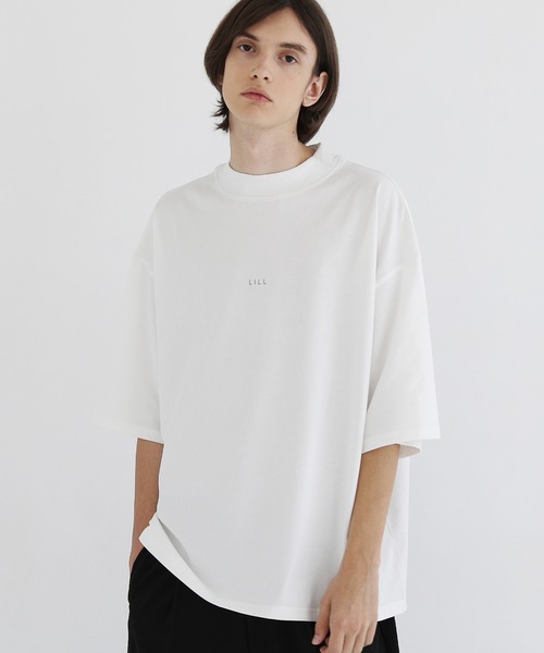 LILL(リル)の「ペールトーンサマーモックネックビッグシルエットロゴTシャツ(Tシャツ/カットソー・メンズ・ホワイト/ライトブルー/ブラック/パープル/ネイビー/グレー系/ブラウン系・S/M/L/XL/XS)」の2枚目の写真