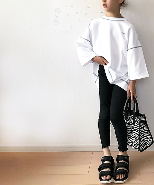 classicalelf（クラシカルエルフ）の「月グラフィックプリントで1+ 配色ステッチbigスウェット（スウェット・キッズ・ホワイト/ブラック・130/140/150/160）」の7枚目の写真