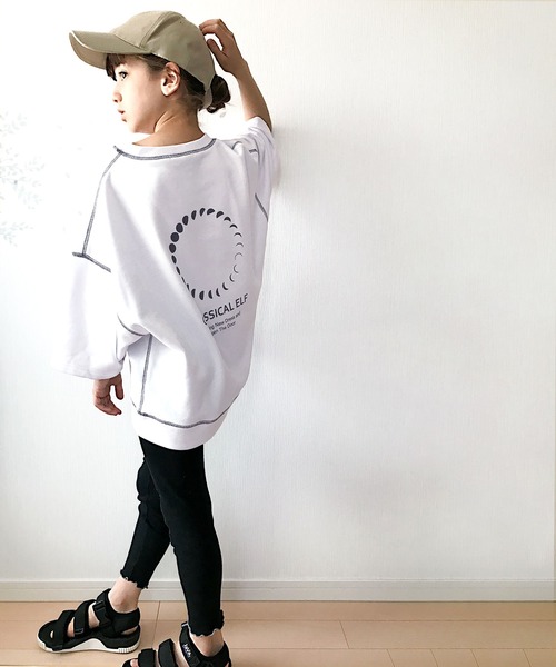 classicalelf（クラシカルエルフ）の「月グラフィックプリントで1+ 配色ステッチbigスウェット（スウェット・キッズ・ホワイト/ブラック・130/140/150/160）」の3枚目の写真