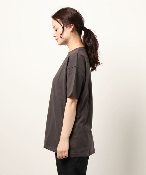 PAGEBOY(ページボーイ)の「モードフォトTシャツ(Tシャツ/カットソー・レディース・オフホワイト/ブラック/チャコールグレー・FREE)」の19枚目の写真