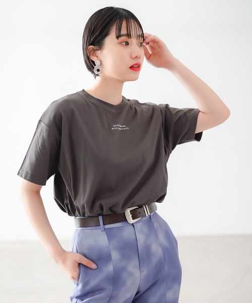 PAGEBOY(ページボーイ)の「モードフォトTシャツ(Tシャツ/カットソー・レディース・オフホワイト/ブラック/チャコールグレー・FREE)」の3枚目の写真