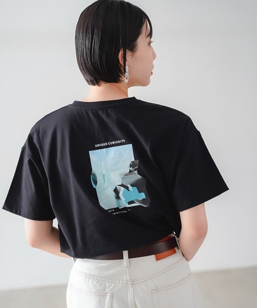 PAGEBOY(ページボーイ)の「モードフォトTシャツ(Tシャツ/カットソー・レディース・オフホワイト/ブラック/チャコールグレー・FREE)」の2枚目の写真