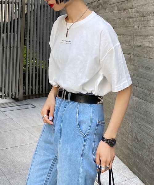 PAGEBOY(ページボーイ)の「モードフォトTシャツ(Tシャツ/カットソー・レディース・オフホワイト/ブラック/チャコールグレー・FREE)」の4枚目の写真