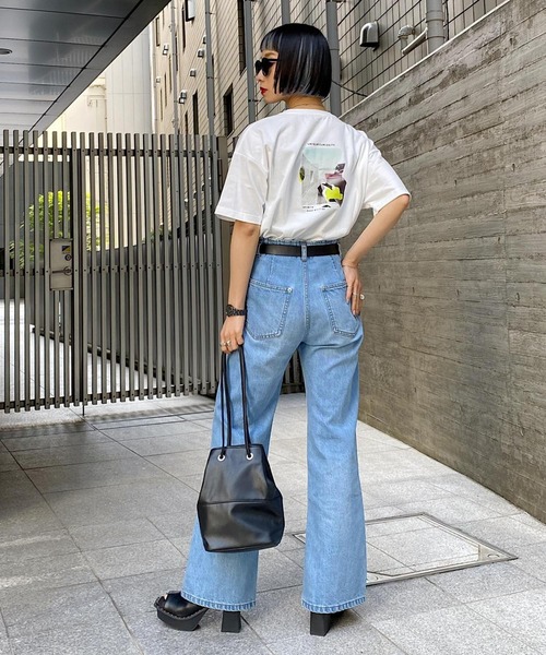 PAGEBOY(ページボーイ)の「モードフォトTシャツ(Tシャツ/カットソー・レディース・オフホワイト/ブラック/チャコールグレー・FREE)」の5枚目の写真