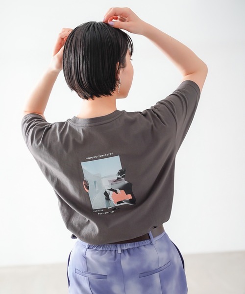 PAGEBOY(ページボーイ)の「モードフォトTシャツ(Tシャツ/カットソー・レディース・オフホワイト/ブラック/チャコールグレー・FREE)」の8枚目の写真