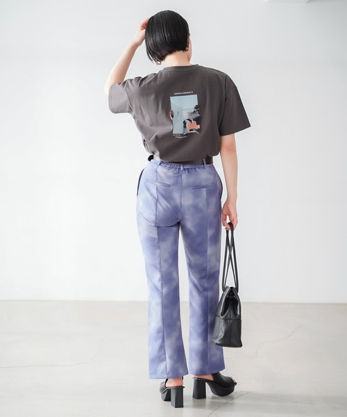 PAGEBOY(ページボーイ)の「モードフォトTシャツ(Tシャツ/カットソー・レディース・オフホワイト/ブラック/チャコールグレー・FREE)」の10枚目の写真