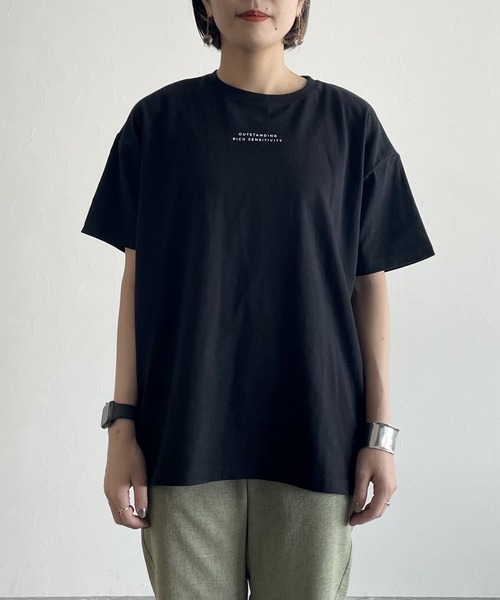 PAGEBOY(ページボーイ)の「モードフォトTシャツ(Tシャツ/カットソー・レディース・オフホワイト/ブラック/チャコールグレー・FREE)」の11枚目の写真