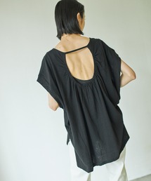 バックオープンTシャツ