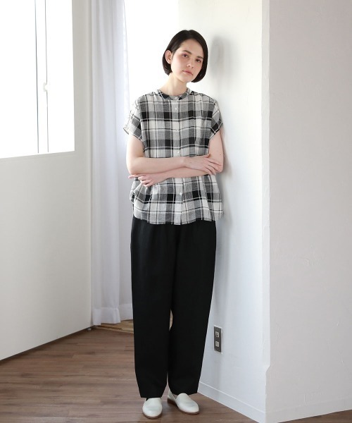 Pao de lo(パオデロ)の「先染めリネンへリンボンパンツ(その他パンツ・レディース・ブラック/ベージュ/オフホワイト・9号/7号)」の17枚目の写真