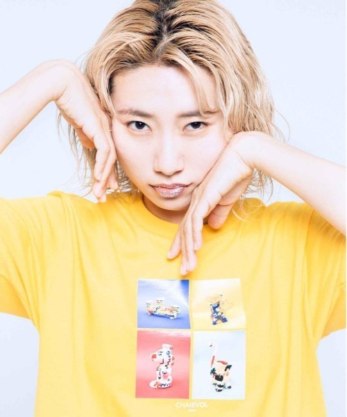 CHAIEVOL 4 Photos Tee