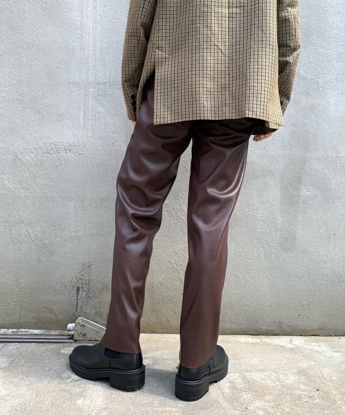 CIAOPANIC（チャオパニック）の「フェイクレザースリムパンツ（その他パンツ・レディース・ブラック/ブラウン/ライトベージュ/オリーブ・SMALL/MEDIUM）」の5枚目の写真