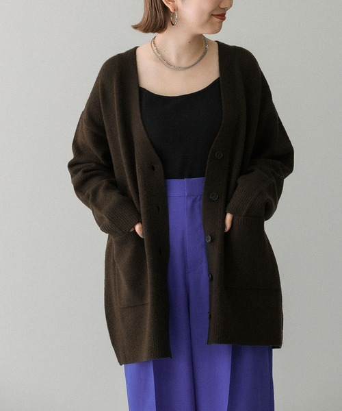 KBF(ケイビーエフ)の「Vネックロングカーディガン(ニット/セーター・レディース・オートミール/ブラウン/グレー・ONE)」の3枚目の写真