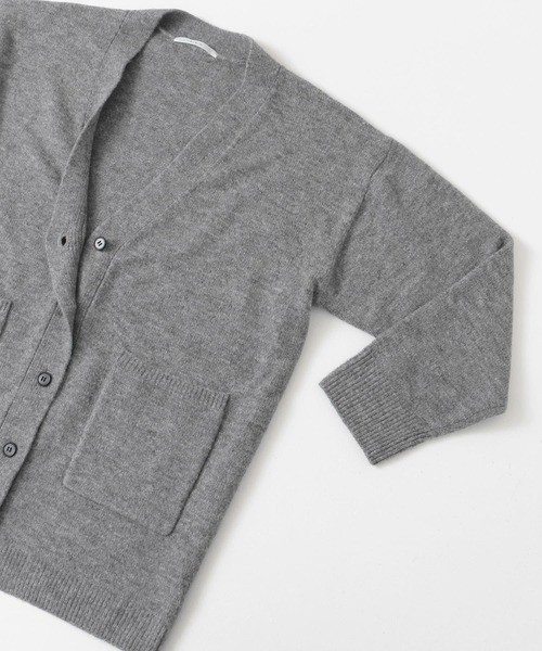 KBF(ケイビーエフ)の「Vネックロングカーディガン(ニット/セーター・レディース・オートミール/ブラウン/グレー・ONE)」の7枚目の写真