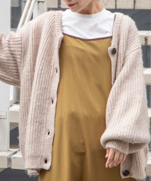 DuKKah(デュカ)の「Dukkah/オーバーサイズカーディガン(カーディガン/ボレロ・レディース・ベージュ/パープル・X-SMALL)」の1枚目の写真