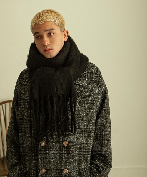 NILWAY（ニルウェイ）の「ボリューミーブークレビッグフリンジマフラー/大判マフラー（マフラー・メンズ・ブラック/グレー/アイボリー/モカ/チャコール・FREE）」の3枚目の写真