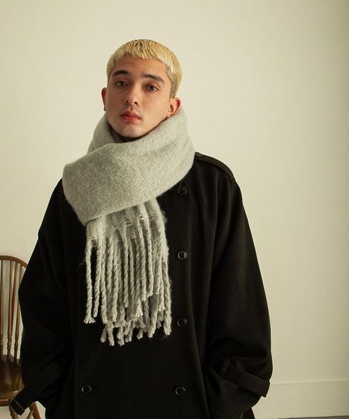 NILWAY（ニルウェイ）の「ボリューミーブークレビッグフリンジマフラー/大判マフラー（マフラー・メンズ・ブラック/グレー/アイボリー/モカ/チャコール・FREE）」の16枚目の写真