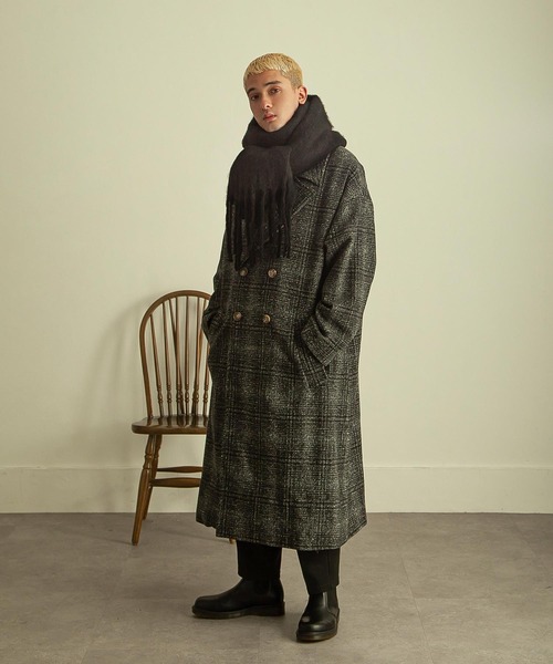 NILWAY（ニルウェイ）の「ボリューミーブークレビッグフリンジマフラー/大判マフラー（マフラー・メンズ・ブラック/グレー/アイボリー/モカ/チャコール・FREE）」の17枚目の写真