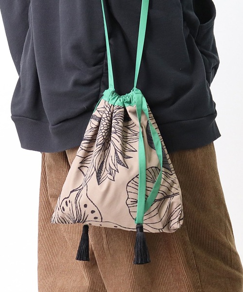 salle de bal（サルデバル）の「ihana / イハナ リバーシブル 巾着 ショルダー バッグ 1162005G BUR（ショルダーバッグ・レディース・ベージュ/ネイビー/グレー/ナチュラル/ブルー系その他/チャコール・FREE）」の4枚目の写真