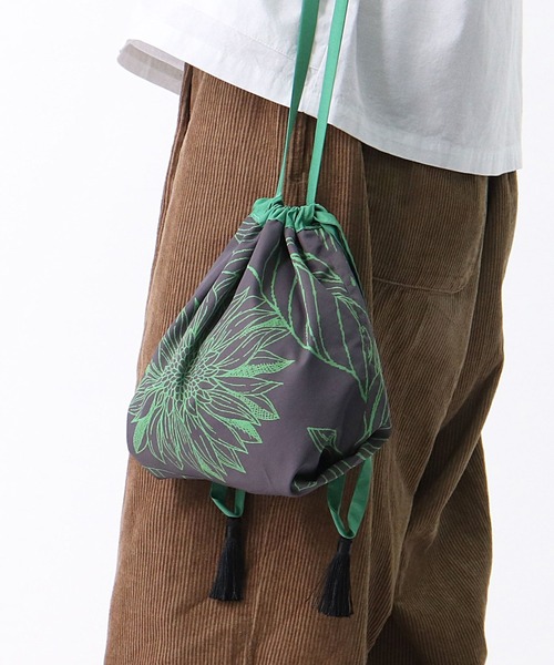 salle de bal（サルデバル）の「ihana / イハナ リバーシブル 巾着 ショルダー バッグ 1162005G BUR（ショルダーバッグ・レディース・ベージュ/ネイビー/グレー/ナチュラル/ブルー系その他/チャコール・FREE）」の2枚目の写真