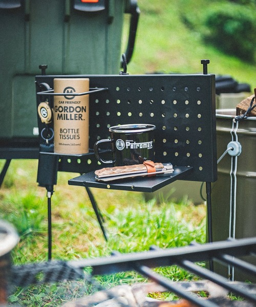 JACK & MARIE（ジャックアンドマリー）の「ONOE　パンチングサイドテーブル PT-4020（アウトドアグッズ・メンズ・ブラック・F）」の2枚目の写真