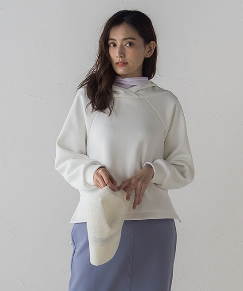 socolla（ソコラ）の「【socolla】ラグラン抜けエリプルオーバー≪洗濯機で洗える≫（パーカー・レディース・ブラック/オフホワイト/ピンク/グリーン・M）」の2枚目の写真