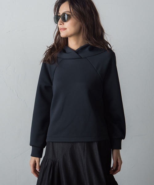 socolla（ソコラ）の「【socolla】ラグラン抜けエリプルオーバー≪洗濯機で洗える≫（パーカー・レディース・ブラック/オフホワイト/ピンク/グリーン・M）」の3枚目の写真