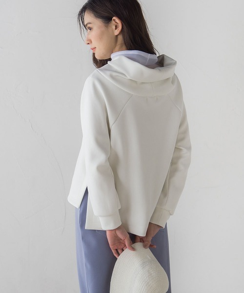 socolla（ソコラ）の「【socolla】ラグラン抜けエリプルオーバー≪洗濯機で洗える≫（パーカー・レディース・ブラック/オフホワイト/ピンク/グリーン・M）」の6枚目の写真