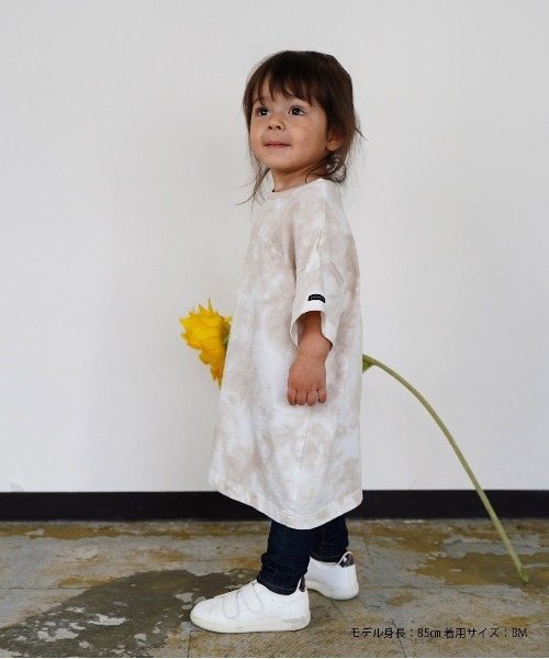 quoti use fith(クゥオティ ユース フィス)の「マーブル天竺 5分袖 BIG ひざ下丈ワンピース(ワンピース・キッズ・ベージュ/グレー/ブルー・90/100/110/80/120/130)」の3枚目の写真
