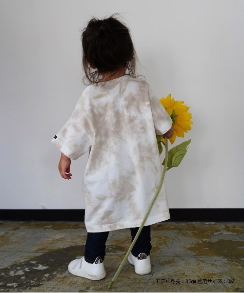 quoti use fith(クゥオティ ユース フィス)の「マーブル天竺 5分袖 BIG ひざ下丈ワンピース(ワンピース・キッズ・ベージュ/グレー/ブルー・90/100/110/80/120/130)」の6枚目の写真