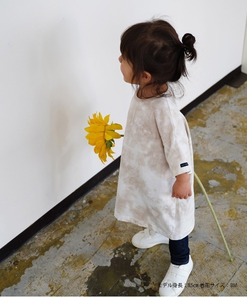 quoti use fith(クゥオティ ユース フィス)の「マーブル天竺 5分袖 BIG ひざ下丈ワンピース(ワンピース・キッズ・ベージュ/グレー/ブルー・90/100/110/80/120/130)」の5枚目の写真