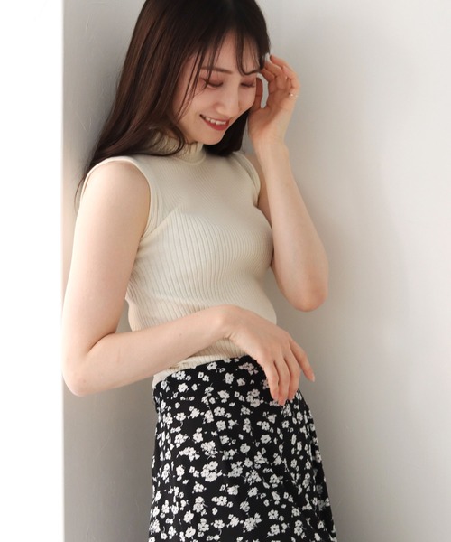 HER CLOSET（ハークローゼット）の「【twenty three】シャーリングプチハイネックリブニットノースリーブトップス（ニット/セーター・レディース・ブラック/グリーン/アイボリー/モカ・FREE）」の2枚目の写真