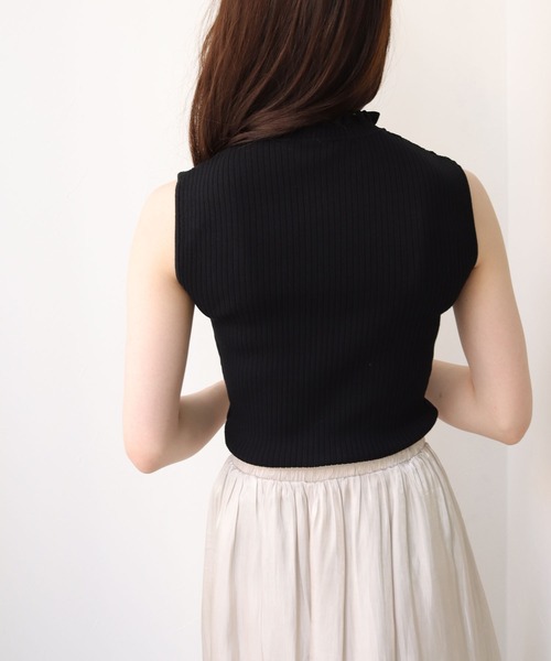 HER CLOSET（ハークローゼット）の「【twenty three】シャーリングプチハイネックリブニットノースリーブトップス（ニット/セーター・レディース・ブラック/グリーン/アイボリー/モカ・FREE）」の14枚目の写真
