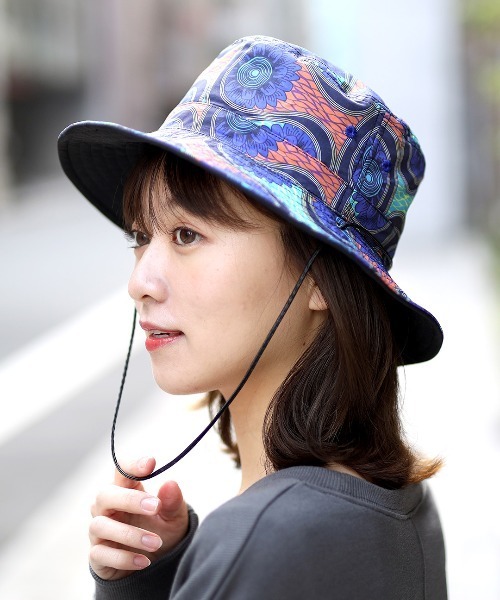 チチカカ(チチカカ)の「グラフィカルリバーシブルハット(ハット・レディース・ブラック/カーキ/キャメル・FREE)」の2枚目の写真