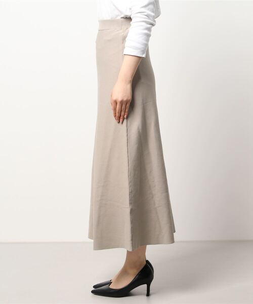 OUVRAGE CLASSE（ウヴラージュクラス）の「ニットロングフレアースカート（スカート・レディース・ブラック/グレイッシュベージュ・FREE）」の3枚目の写真