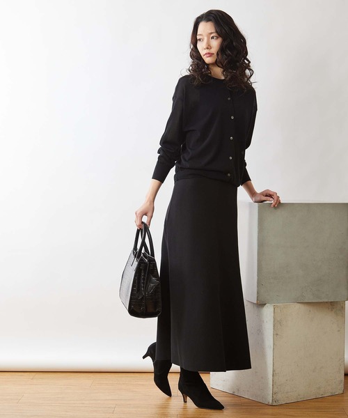 OUVRAGE CLASSE（ウヴラージュクラス）の「ニットロングフレアースカート（スカート・レディース・ブラック/グレイッシュベージュ・FREE）」の17枚目の写真