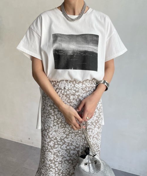 DouDou(ドゥドゥ)の「【AgAwd/アガウド】フォトTEE(Tシャツ/カットソー・レディース・ブラック/ホワイト・FREE)」の6枚目の写真