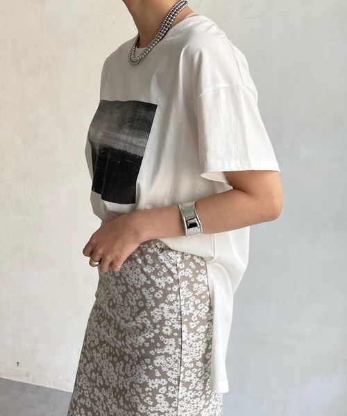 DouDou(ドゥドゥ)の「【AgAwd/アガウド】フォトTEE(Tシャツ/カットソー・レディース・ブラック/ホワイト・FREE)」の3枚目の写真