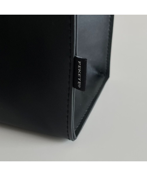 FEKETE（フェケテ）の「FEKETE KEI SHOP BAG (BLACK) -Graphic by KEI