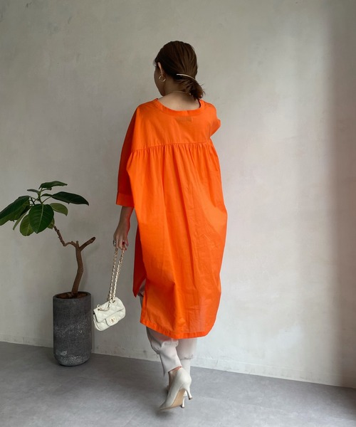 DouDou（ドゥドゥ）の「【WEB限定】バックギャザーオーバーシャツ（シャツ/ブラウス・レディース・オフホワイト/ピンク/オレンジ・FREE）」の5枚目の写真