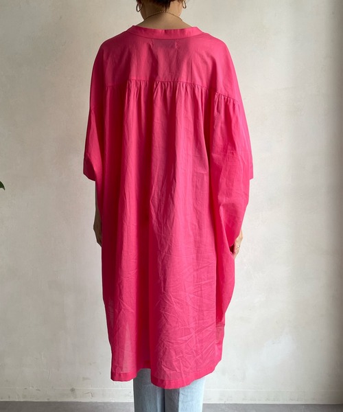 DouDou（ドゥドゥ）の「【WEB限定】バックギャザーオーバーシャツ（シャツ/ブラウス・レディース・オフホワイト/ピンク/オレンジ・FREE）」の7枚目の写真