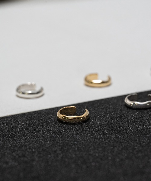 NARRATIVE PLATOON(ナラティブ プラトゥーン)の「NARRATIVE PLATOON ナラティヴプラトゥーン / Mini bashed ear cuff ミニバッシュドイヤーカフ イヤカフ / np-ec005(イヤーカフ・メンズ・ゴールド・FREE)」の5枚目の写真