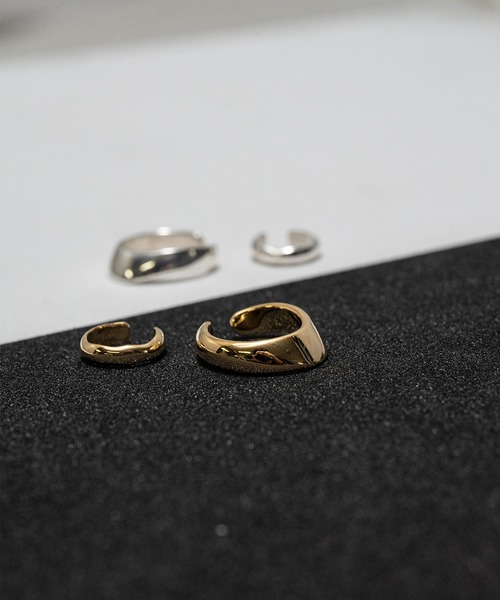 NARRATIVE PLATOON(ナラティブ プラトゥーン)の「NARRATIVE PLATOON ナラティヴプラトゥーン / Mini bashed ear cuff ミニバッシュドイヤーカフ イヤカフ / np-ec005(イヤーカフ・メンズ・ゴールド・FREE)」の8枚目の写真