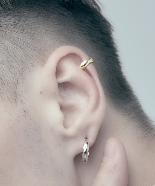 NARRATIVE PLATOON(ナラティブ プラトゥーン)の「NARRATIVE PLATOON ナラティヴプラトゥーン / Mini bashed ear cuff ミニバッシュドイヤーカフ イヤカフ / np-ec005(イヤーカフ・メンズ・ゴールド・FREE)」の11枚目の写真