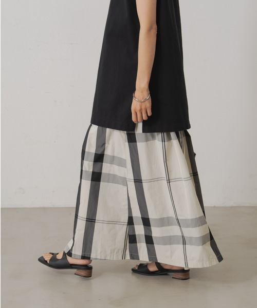 Shelly island(シェリーアイランド)の「【着映えを叶える】大柄チェックロングスカート(スカート・レディース・ホワイト・FREE)」の4枚目の写真