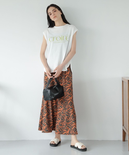 LAKOLE（ラコレ）の「BIGロゴスリーブレスTシャツ / 299131（Tシャツ/カットソー・レディース・ブラック/オフホワイト/ベージュ・SMALL/MEDIUM）」の4枚目の写真