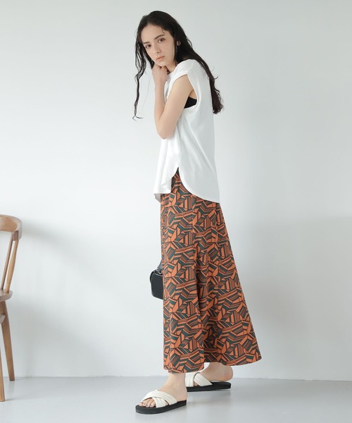 LAKOLE（ラコレ）の「BIGロゴスリーブレスTシャツ / 299131（Tシャツ/カットソー・レディース・ブラック/オフホワイト/ベージュ・SMALL/MEDIUM）」の7枚目の写真