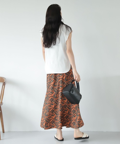 LAKOLE（ラコレ）の「BIGロゴスリーブレスTシャツ / 299131（Tシャツ/カットソー・レディース・ブラック/オフホワイト/ベージュ・SMALL/MEDIUM）」の8枚目の写真