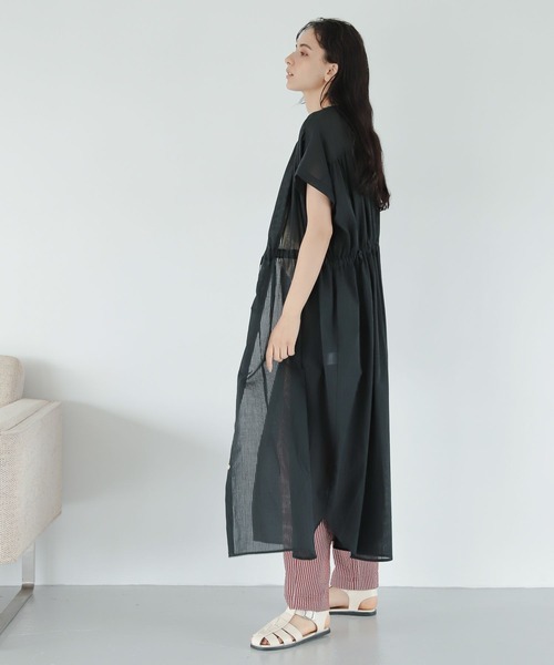 LAKOLE（ラコレ）の「BIGロゴスリーブレスTシャツ / 299131（Tシャツ/カットソー・レディース・ブラック/オフホワイト/ベージュ・SMALL/MEDIUM）」の16枚目の写真