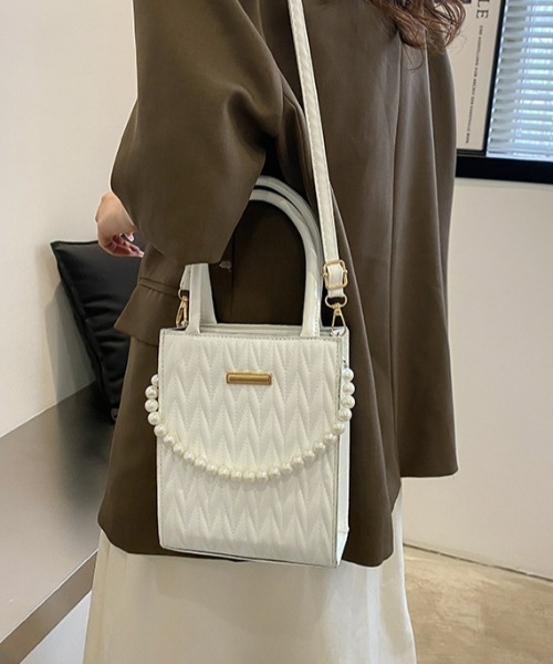 Loueme(ルエム)の「2wayパール付き スクエアミニバッグ(ショルダーバッグ・レディース・ホワイト/ブラック/ピンク/グリーン・FREE)」の6枚目の写真
